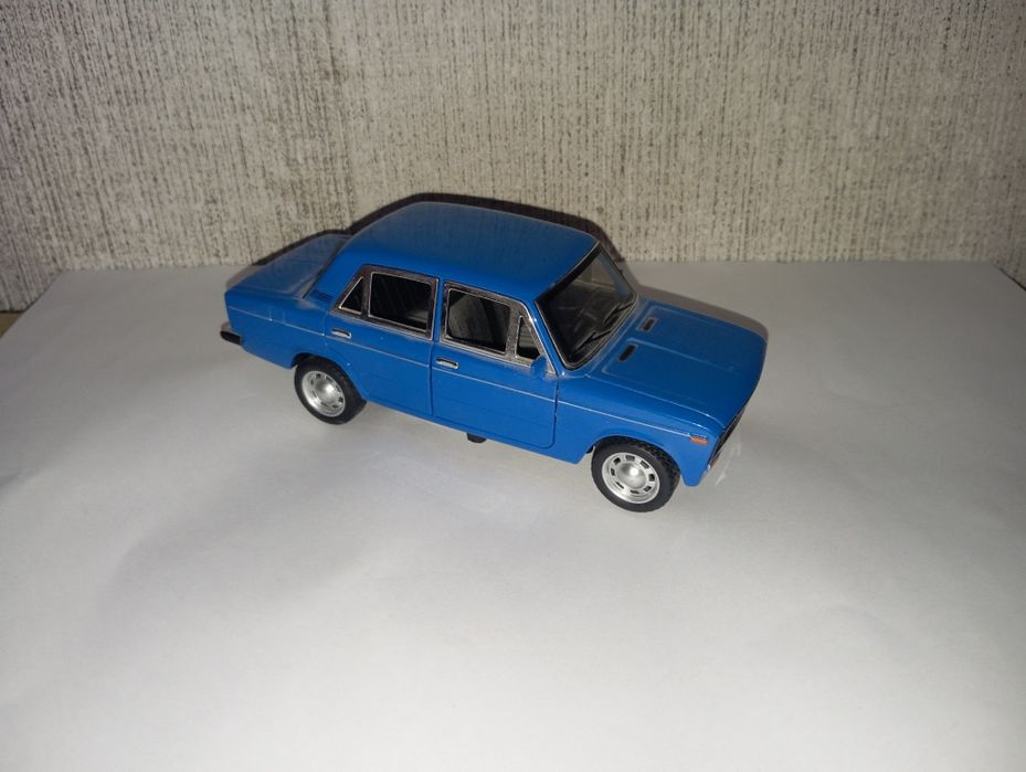 Продам машинки металлические