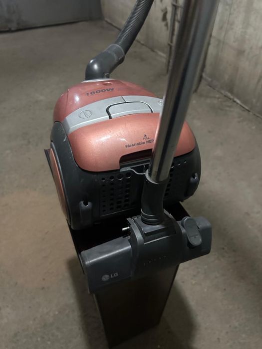 Пылесос LG 1600 W