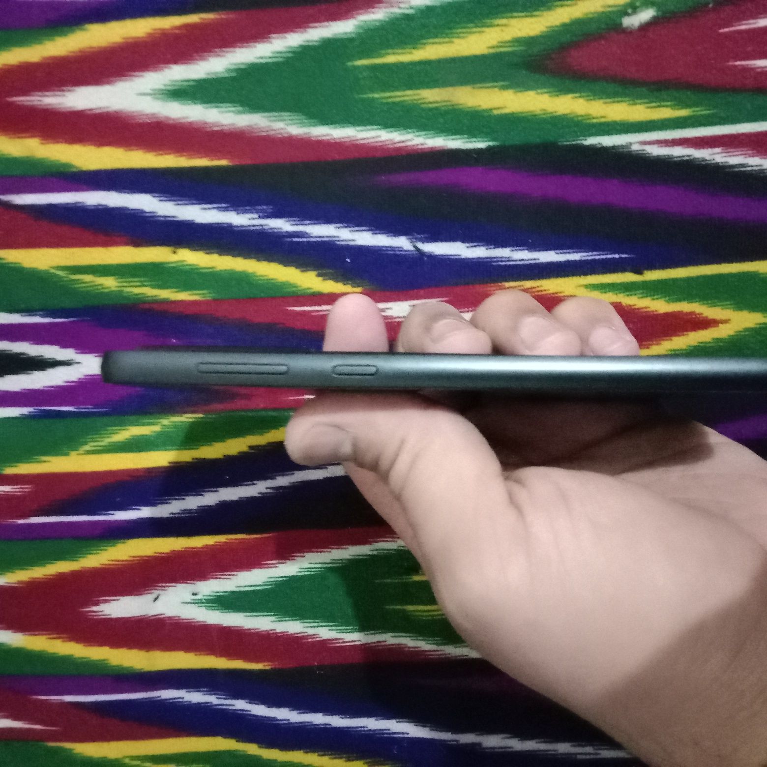 Tlfon sotaman samsung A53 hechqati alishmagan ekranham radnoy