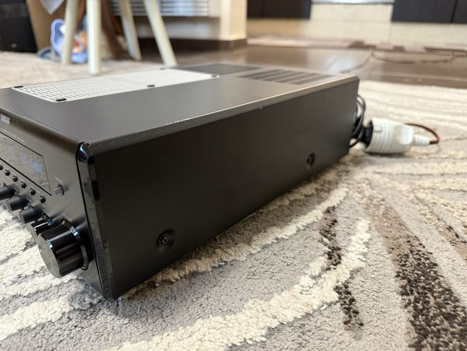 Yamaha RX-E810 мини ресивър