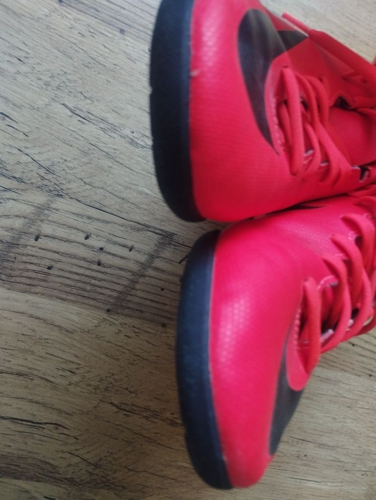 (38н.) Обувки Nike за футбол