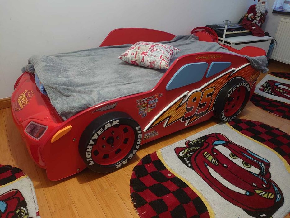 Pat masina copii  FULGER MCQUEEN CU ROTI 3D - Pat din lemn  MDF