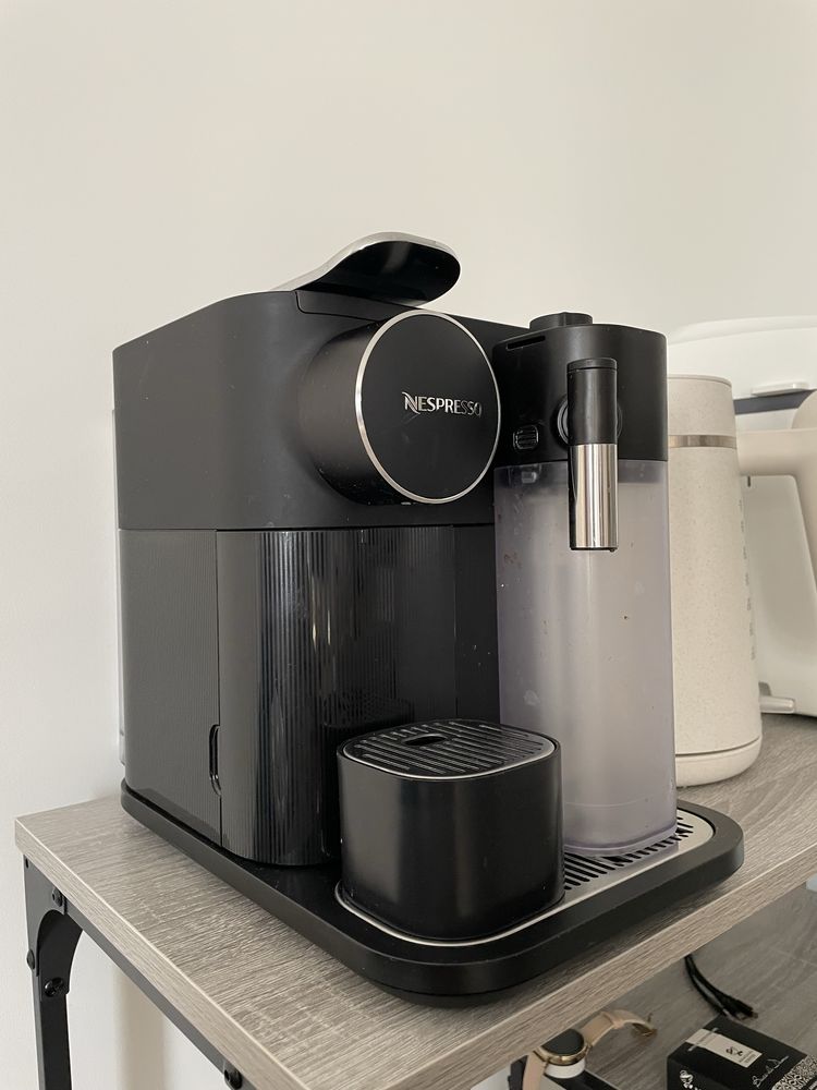 Кфемашина Nespresso Gran Lattissima