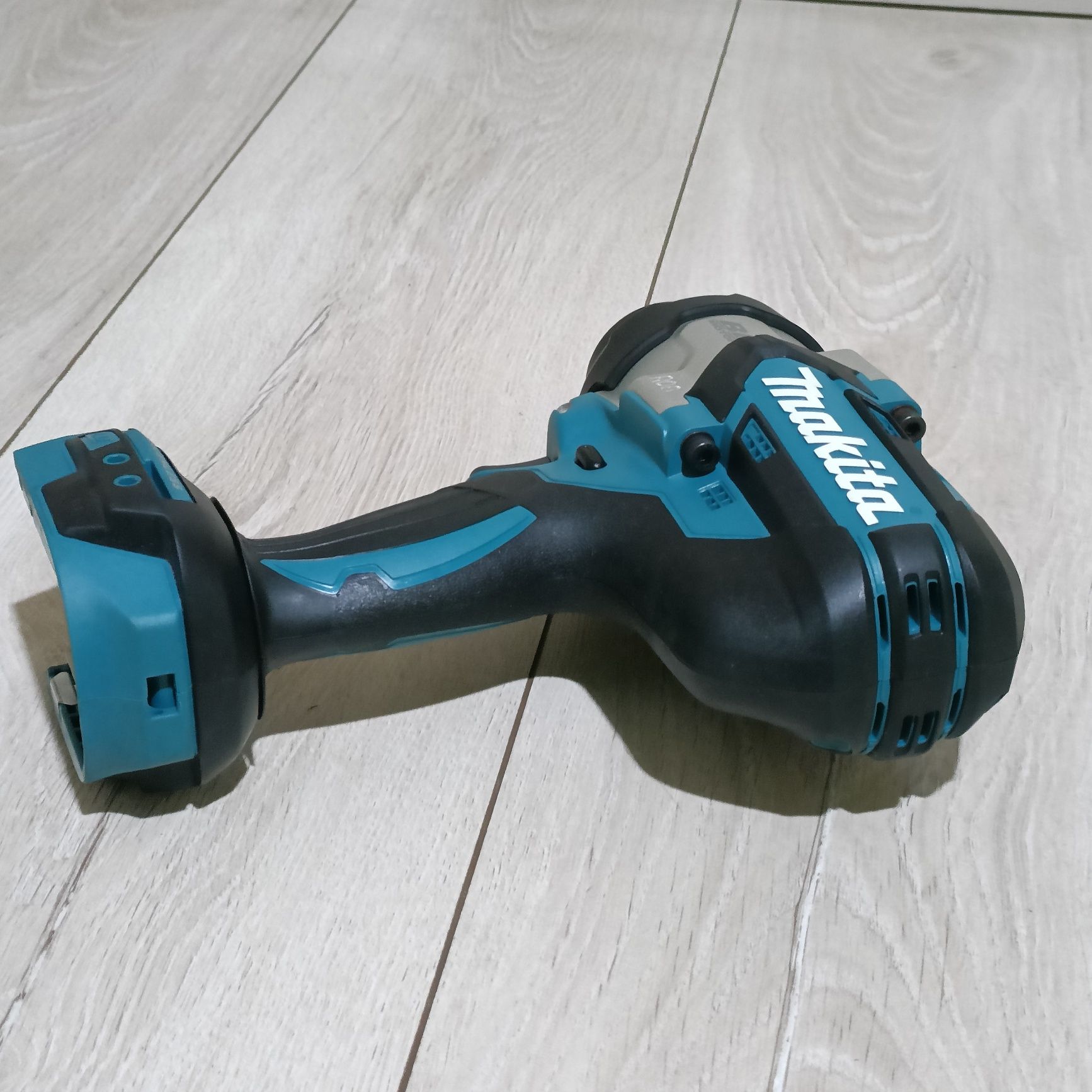 Impact Makita DTW1001 patrat 3/4 pentru utilaje camioane