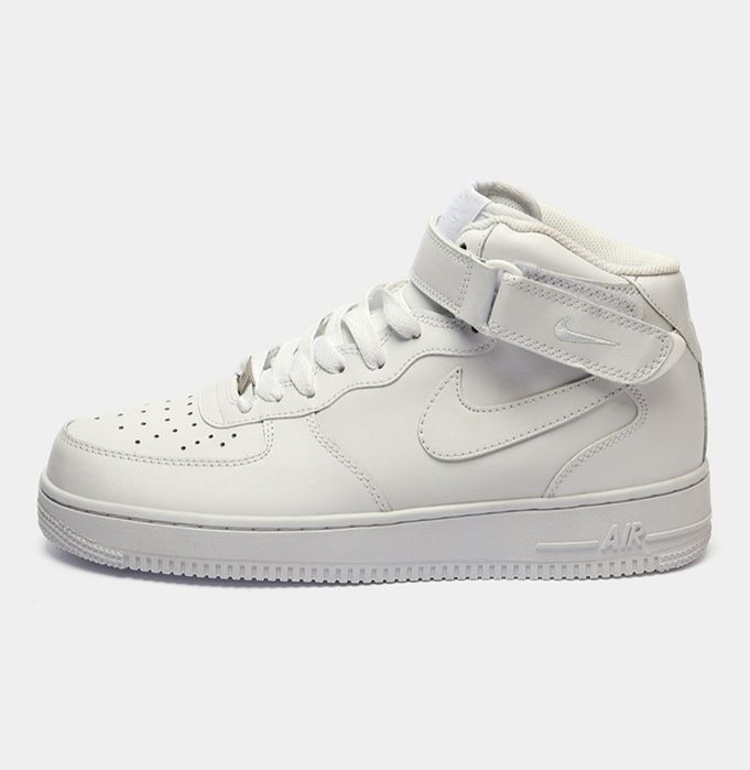 Продам кроссовки найк белые