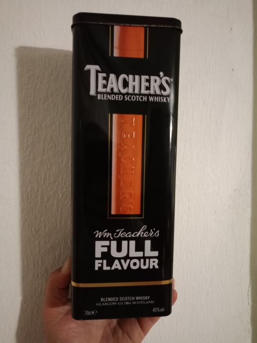 Метални кутии от уиски