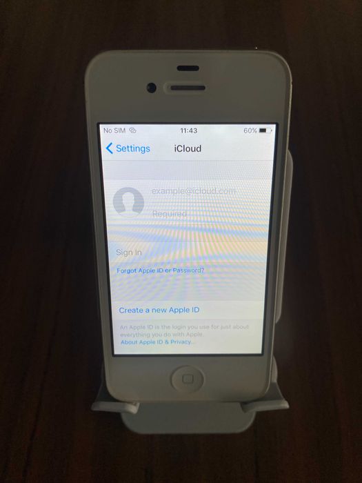 iPhone 4S 32gb fara cont iCloud