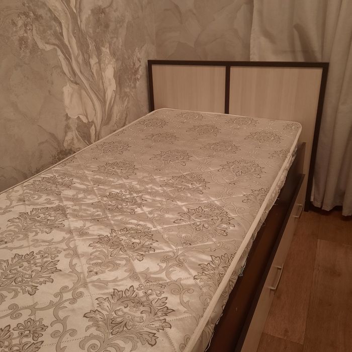 Продается односпальная кровать.