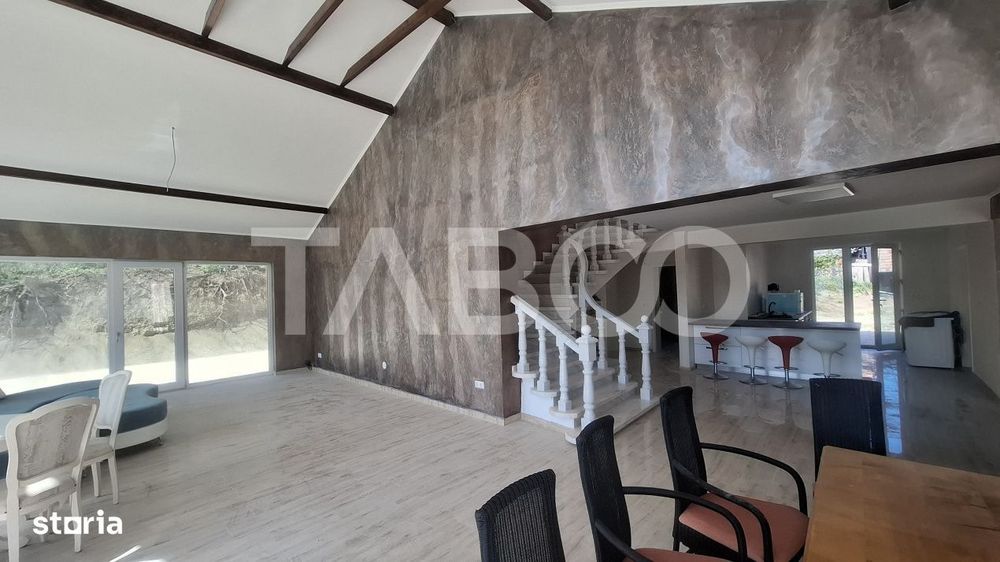 Casa de vanzare 405 mp utili 2 garaje 250 mp terase Slimnic Sibiu