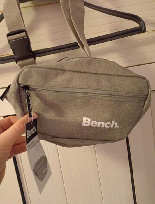 Чисто нова оригинална чантичка Bench