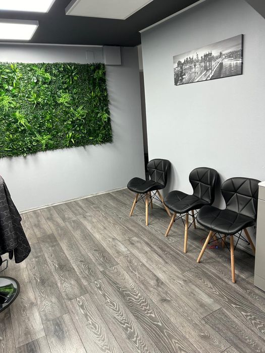 Inchiriez o camera salon ( frizerie,unghii etc)