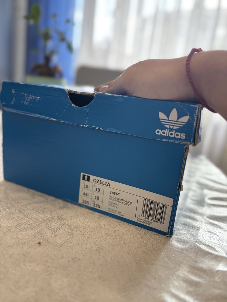 Обувки adidas Ozelia