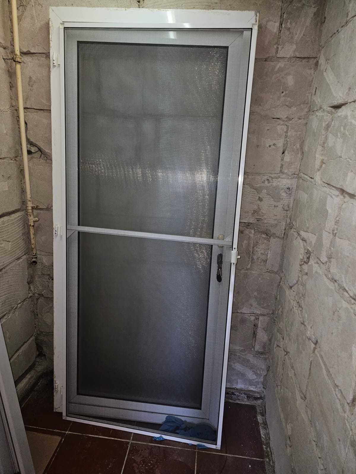 Usa de termopan din aluminiu