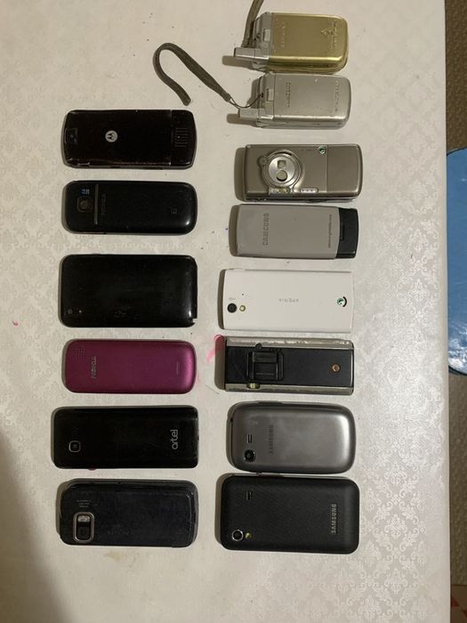 Продам б/у телефоны за запчасти.