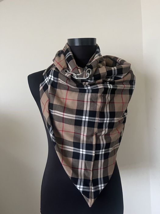 Esarfa Burberry print  , impecabila