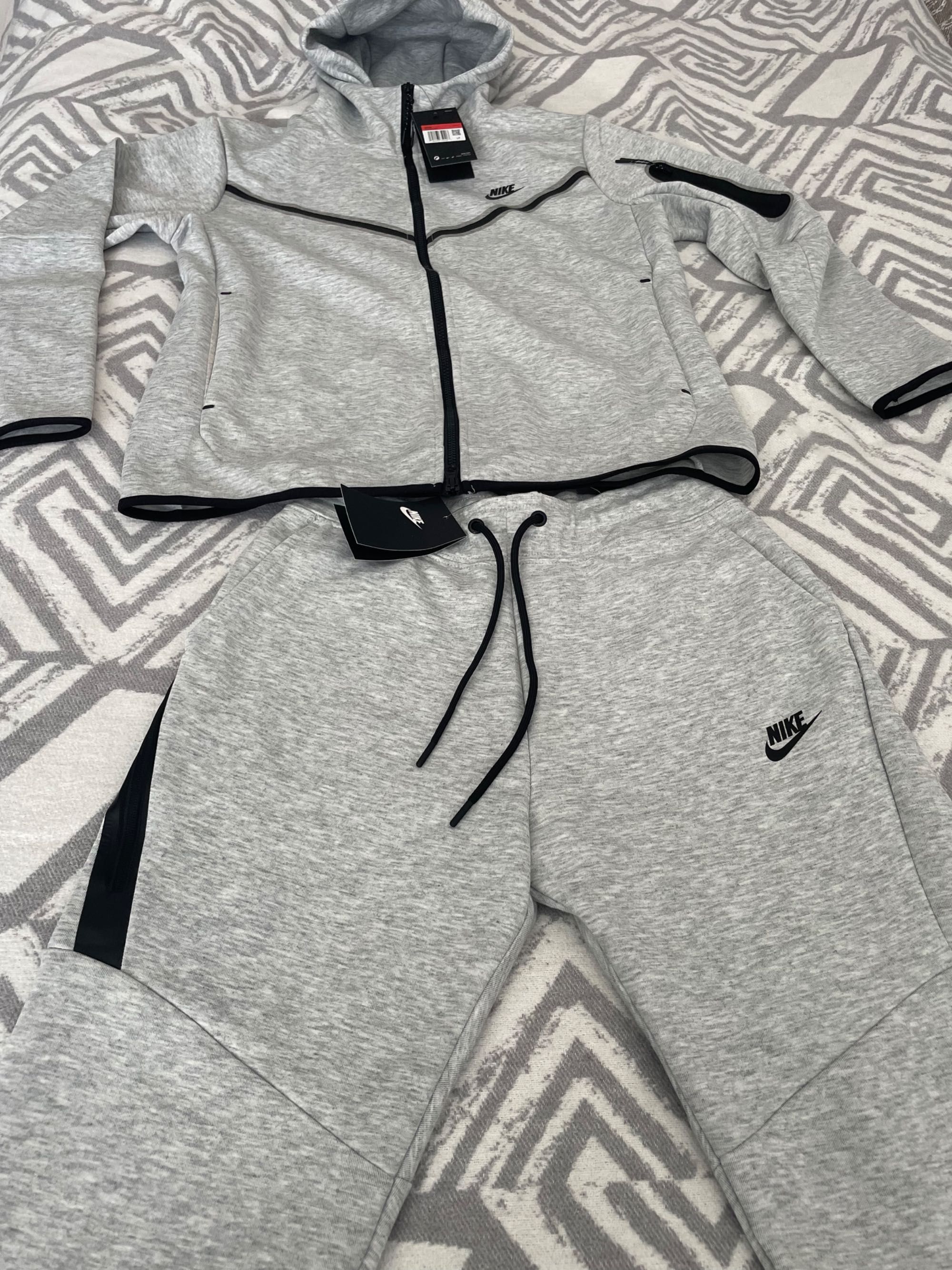 Чисто Нов Анцуг Nike Tech Fleece