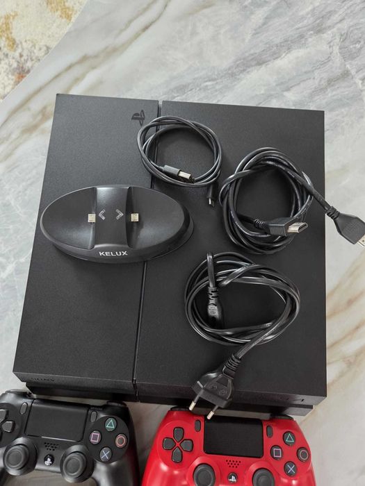 Playstation 4 – 500GB + 4 Controllere+Stație Încărcare–Stare Excelentă
