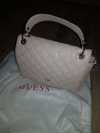 Оригинална дамска чанта Guess