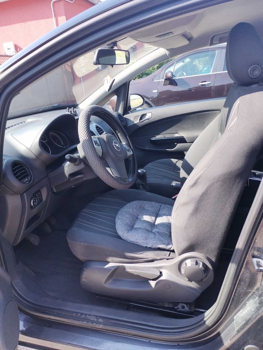 Vând Opel Corsa D, an 2010, capacitate 1.3 diesel - Înmatriculată