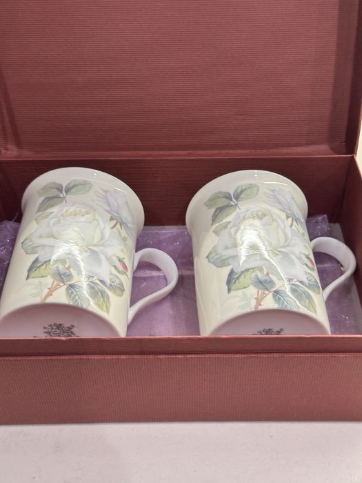 Фин костен английски порцелан 2 чаши на  Lancaster porcelaHeразпечатва