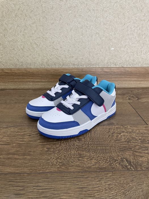 Кроссовки с кожзамом демисезонные в новом состоянии