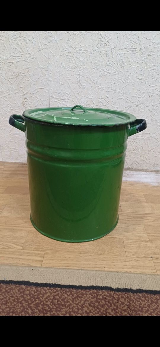 Продам кастрюлю эмалированную