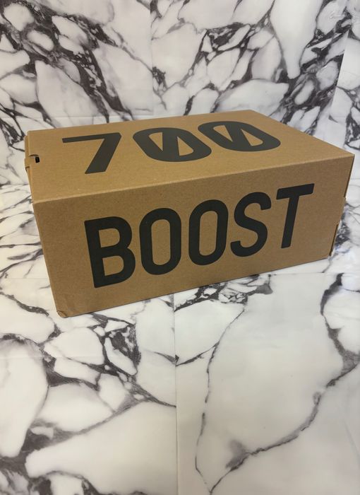 Adidas yezzy 700