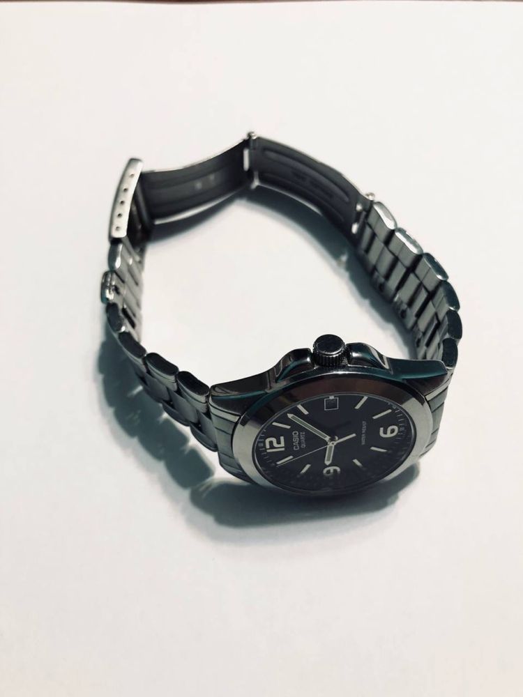 Продам Часы Casio Quartz