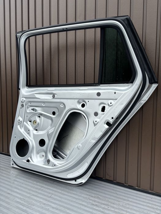 Usa dr spate Skoda Superb 3 combi cod de culoare LA7W 2015-2020