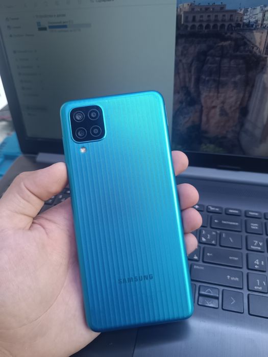 Samsung m12 4/64gb ideyal aybi yoq