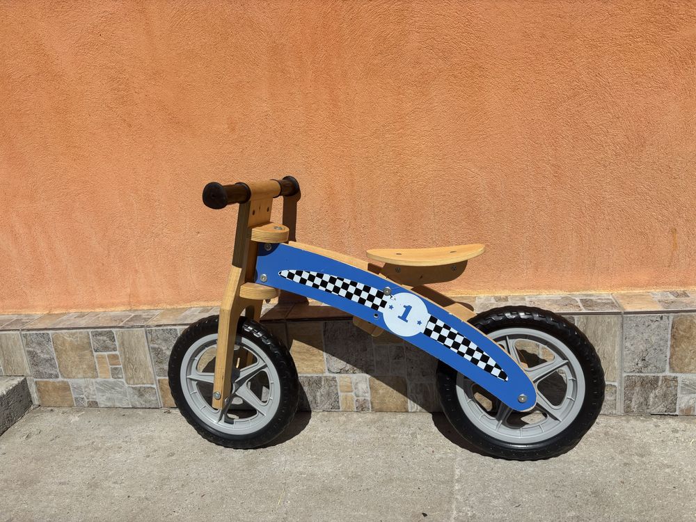 Bicicleta din lemn pentru copii