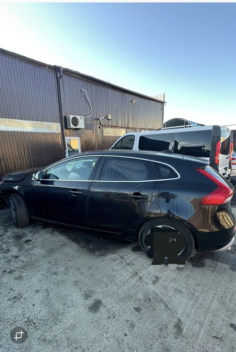 Volvo V40 R-Design 2015, accidentat,  fără motor