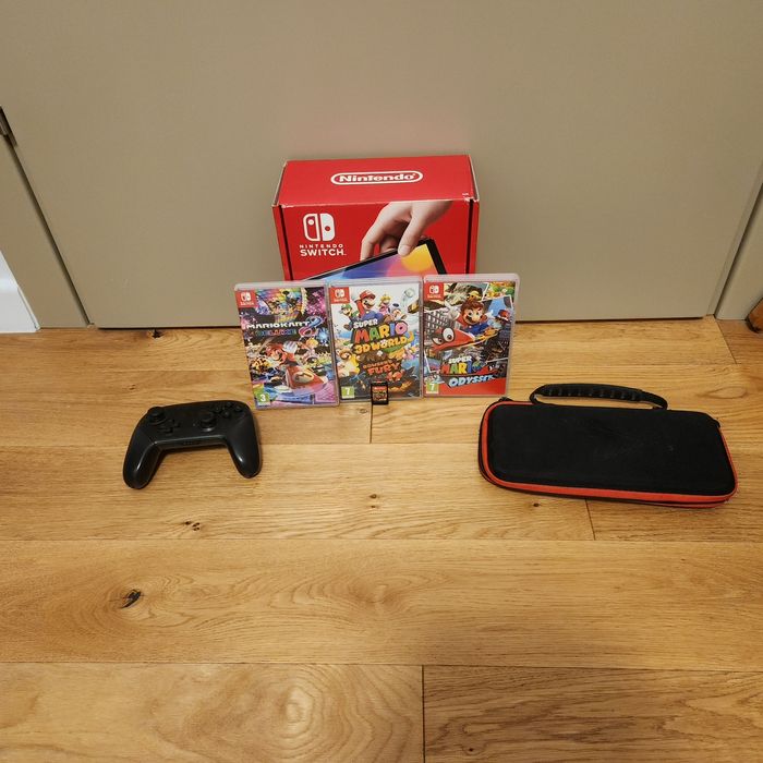 Nintendo switch oled model cu aceste acesorii negociabile