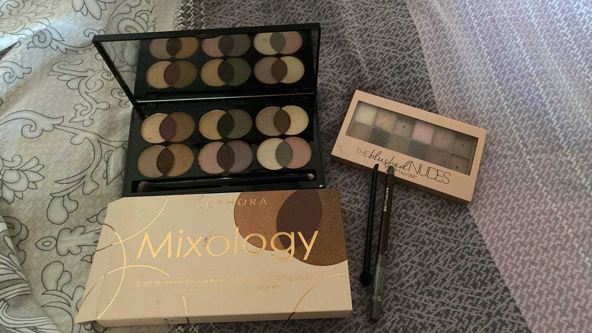 Продавам 2 палитри + молив едната Sephora зa 10 лв