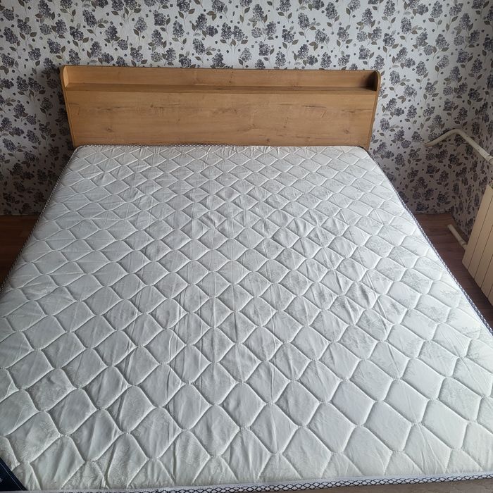 Кровать и матрас