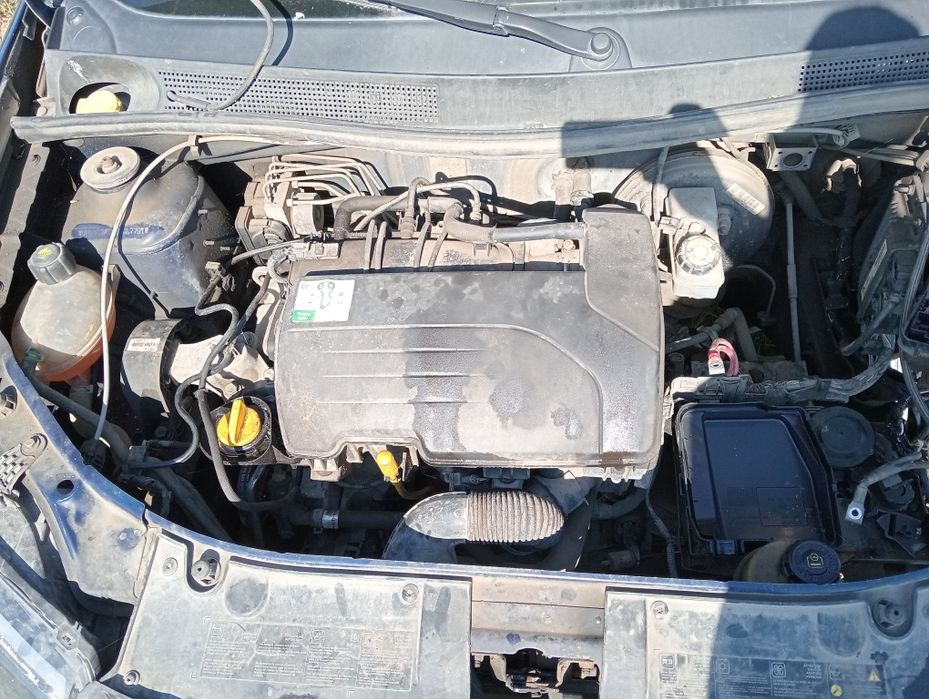 Dezmembrez Dacia Logan faza 2 1.2i cod motor D4F cod culoare DVD42