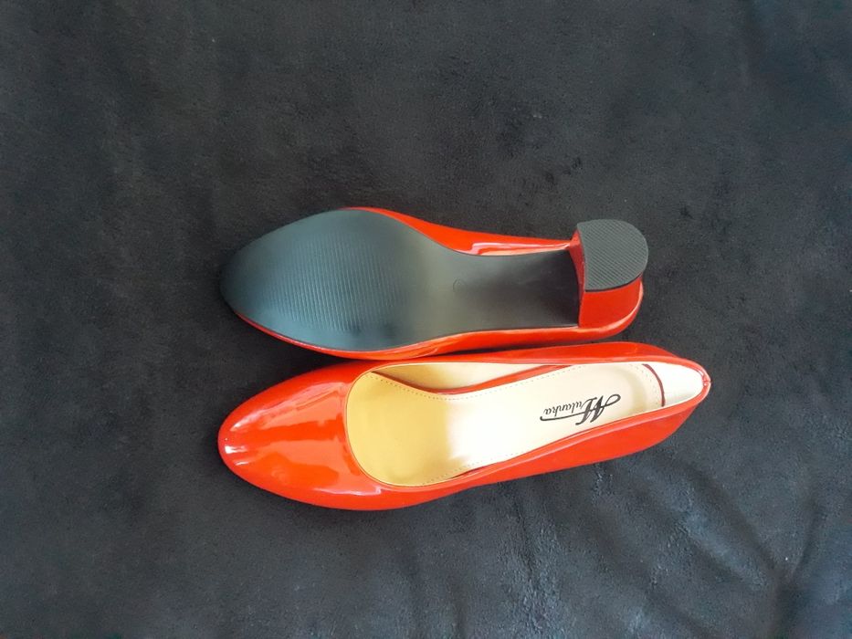 Vand  pantofi noi...nr 38