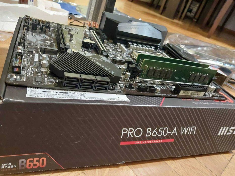 i5 10600K + Gigabyte Z490 Gaming X AX Wi-Fi + 32GB Crucial 2400mhz