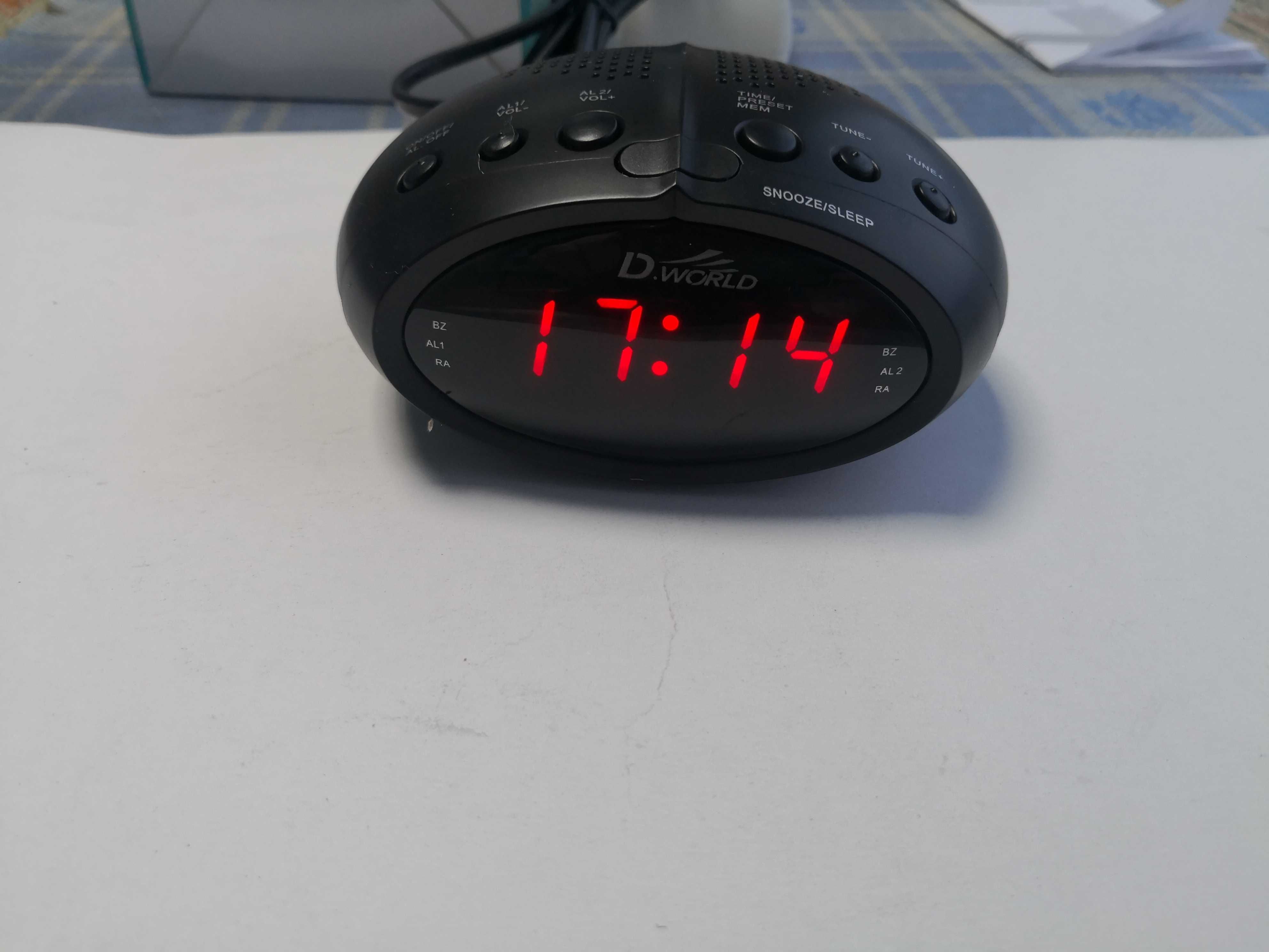 Ceas de birou cu radio si alarma