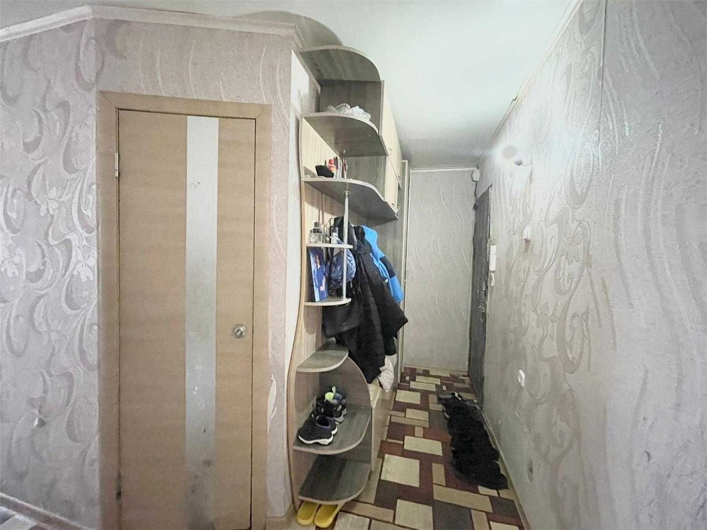 Продам 2 комнатную Абая 3 микрорайон