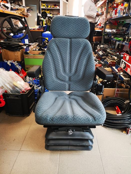 Scaun pneumatic tractor utilaje agricole pneumatic cu compresor incorp