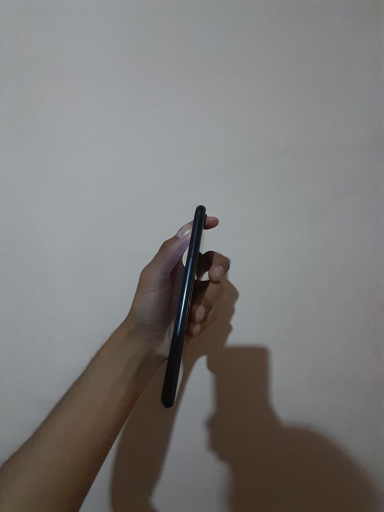 Iphone  xr hotirasi 64