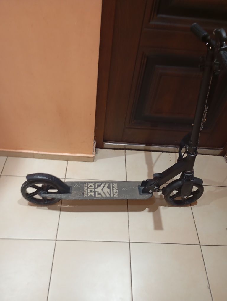 Tротинетка Kick ScootersТротинетката е в много добро състояние!
Използ