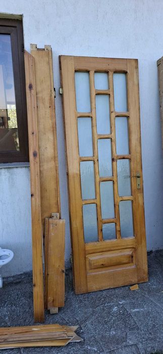 Usi interior de lemn de brad