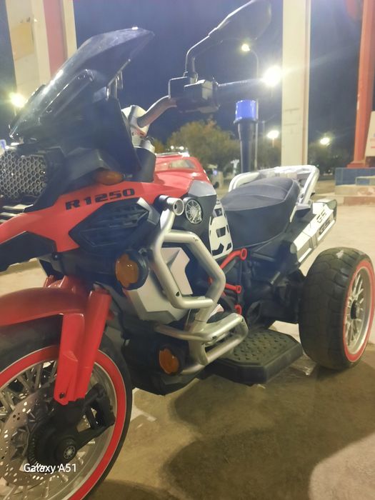 Bolalar uchun mototsikl sirena va ovoz bilan