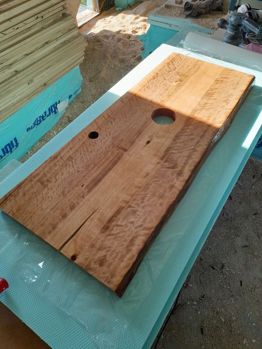 Маси и плотове от епокс и масив