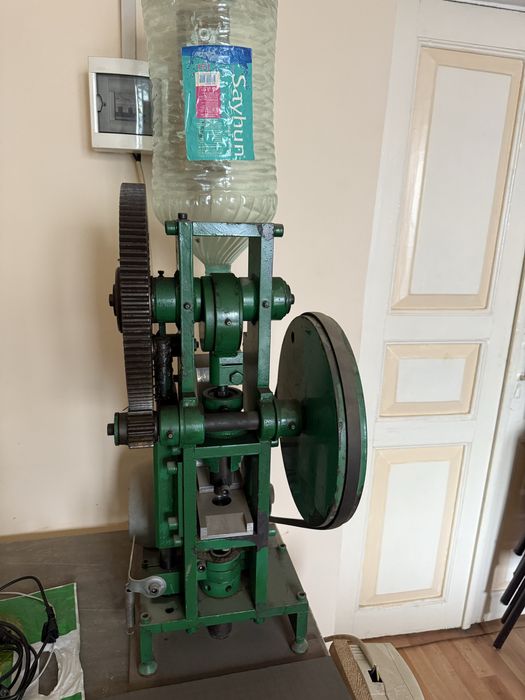 Tabletka chiqaradigan Aparat, Стонок для таблеток.