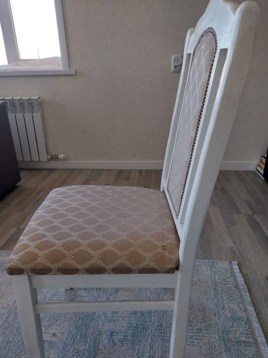 Продается стол и стулья