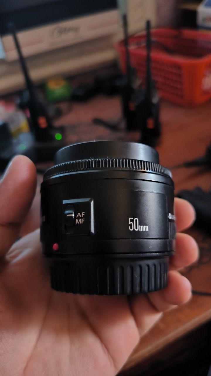 Объектив Canon 50 mm f/1.8