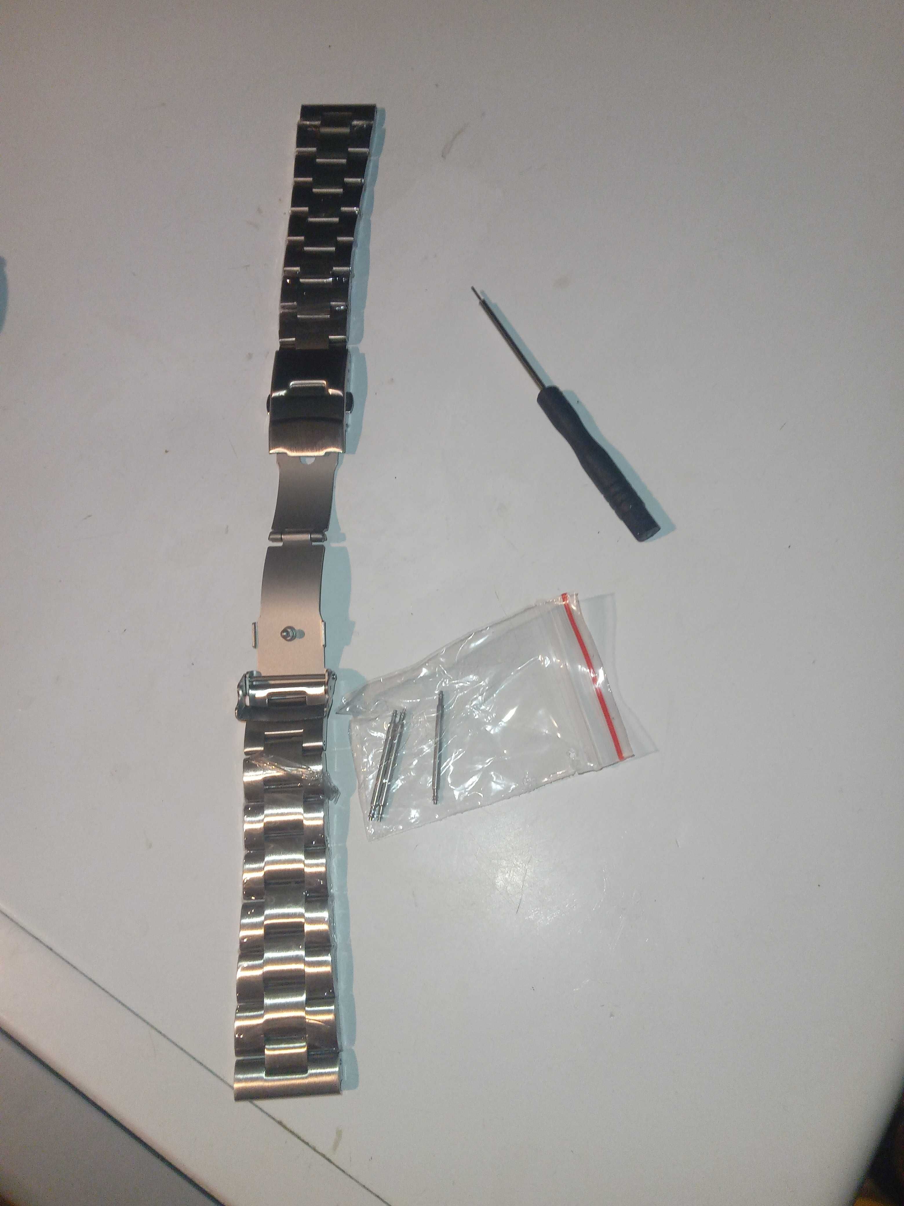 Vând bratara ceas inox cu marginile rotunjite, - NOUA cu folie pe ea!